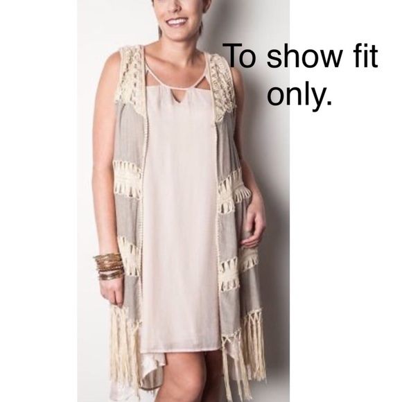 Umgee Green Boho Crocheted Knit Fringe Western Long Vest Size Medium - Picture 5 of 8